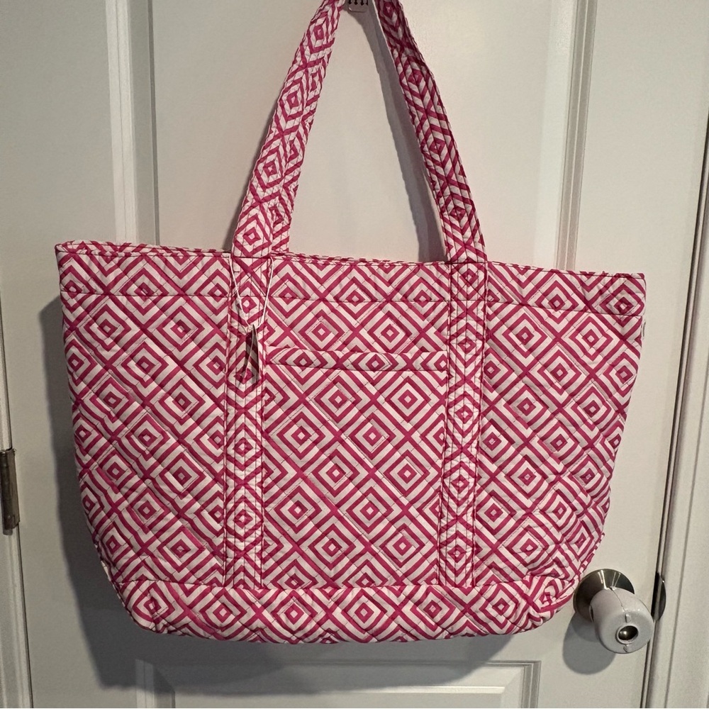 NWT-Quilted Koala large geometric shape quilted double strap tote, green or pink - Picture 13 of 15